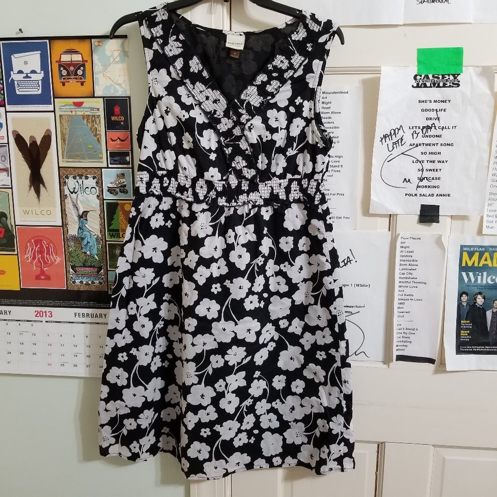 Sonoma dress Small floral print v-neck lined sleeveless smocked empire waist
